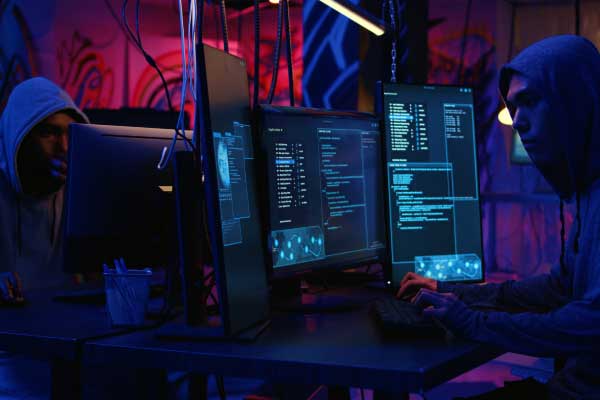 CISA Warns of Active Spyware Campaigns Hijacking High-Value Signal and WhatsApp Users